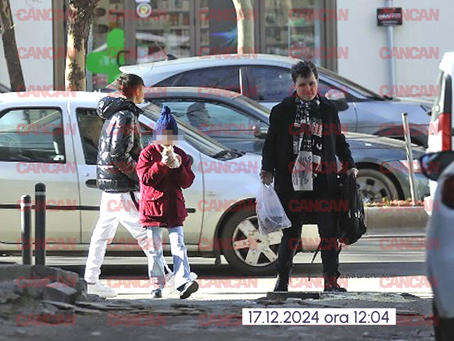 Nicușor Dan și-a luat shaorma la pachet, fetița înfulecă pe stradă