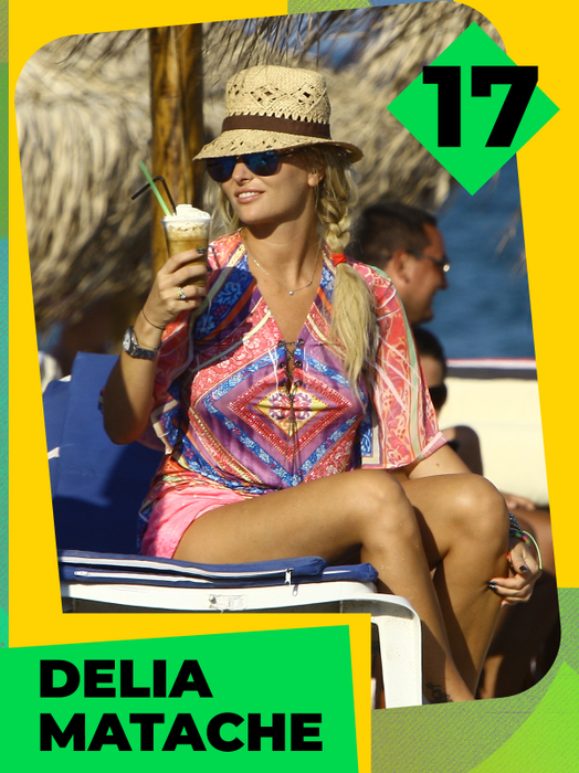 TOP 30 sexy vedete care au făcut show cu frișcă și cu înghețată! Antonia, Delia și Babs nu s-au putut abține! Avem 100 de fotografii de colecție!