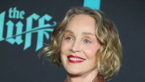 Sharon Stone, critici la adresa celor „care se tem să îmbătrânească”. „Ar trebui să fim îngroziți să ne uităm în oglindă?”