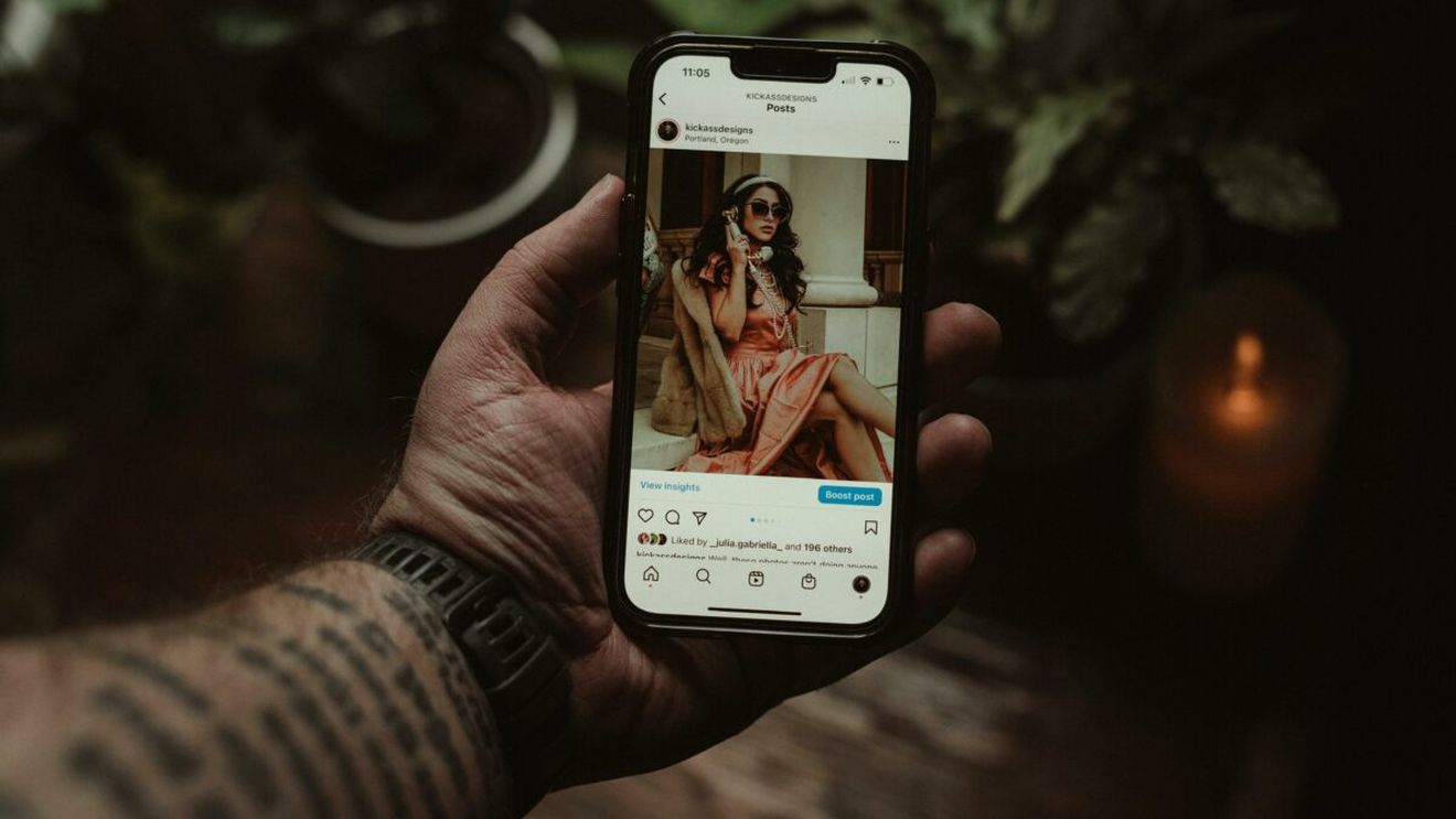 Prinși în feed: Cum reduci dependența de social media. Aplicațiile construite să te țină captiv