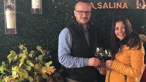 Cu cine se iubește, de fapt, fosta soție a lui Razvan Simion. Diana, primele imagini cu bebelușul în brațe
