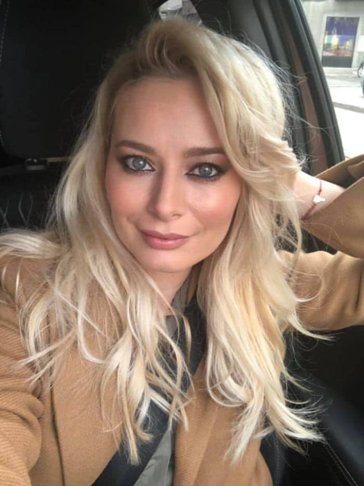Cum arată Laura Cosoi la un an după ce a născut. Vedeta a pozat sexy ca pe vremuri