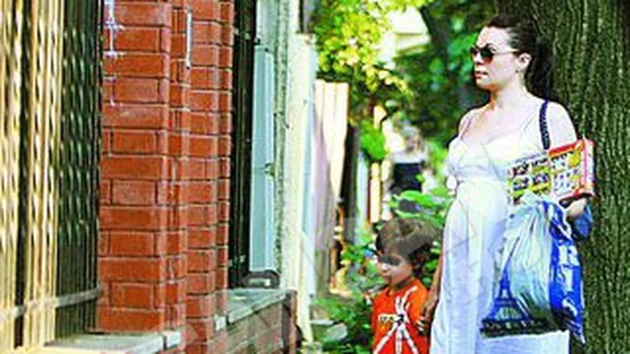 Cristina, sora divei, a devenit mamica pentru a doua oara! Andreea Marin a mers la spital sa-si vada nepotica