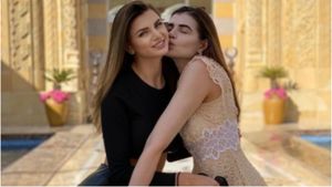 Monica și Ramona Gabor, vacanță de lux în Mykonos. Imagini exclusive cu cele două pe insula milionarilor