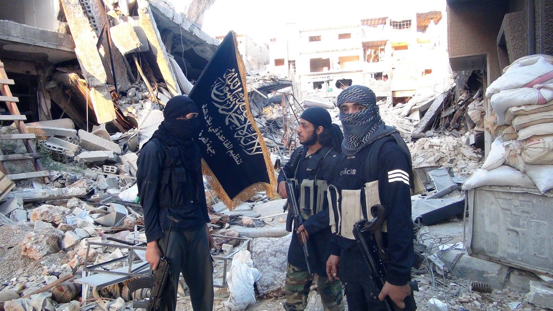 Viata unui roman "prizonier" in Siria, printre teroristii ISIS! “Au gazat civilii si…”