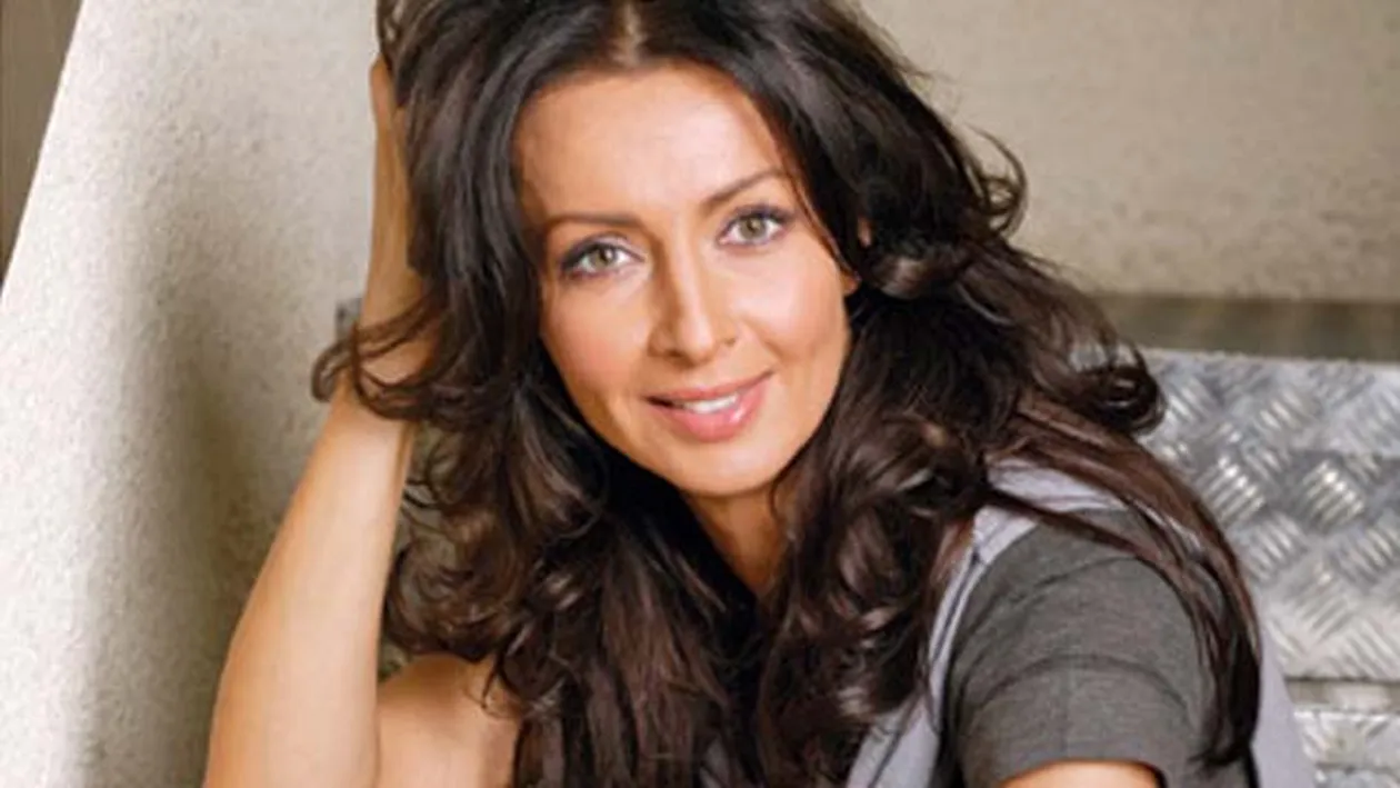 Pozele ei au nevoie de modificari! I s-a lasat pielea de pe brate si arata ingrozitor! Cum a fost surprinsa Mihaela Radulescu