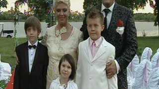 Teo Trandafir s-a abtinut cu greu sa nu planga la nunta! Baietii mirelui au fost cat pe ce sa rateze ceremonia!