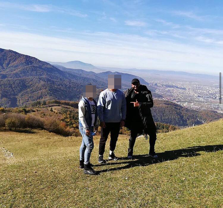 Musculosul de la ”Burlăcița”, pe munte cu amicii, în timpul "arestului la domiciliu"
