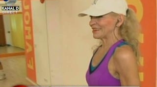 VIDEO Profu' de sport, Dan Visan, vrea sa devina instructor de aerobic si tae bo strict pentru fete! Vezi cum a decurs prima lui lectie si cum a invatat sa-si unduiasca bazinul!