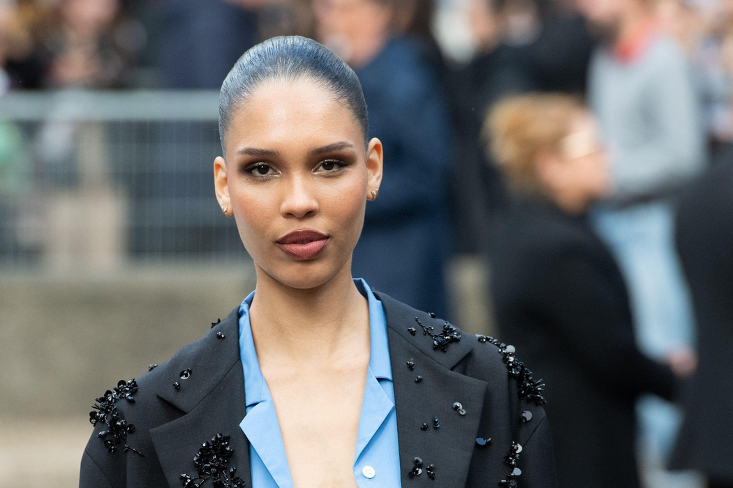Nara Aziza Smith participă la spectacolul Miu Miu Womenswear Spring-Summer 2025 ca parte a Săptămânii Modei de la Paris, în Paris, Franța, pe 01 octombrie 2024. Foto: Profimedia