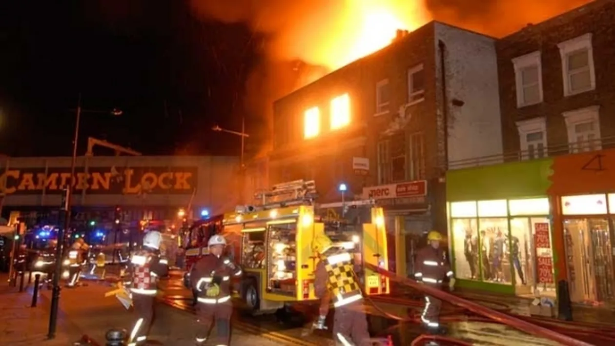 Arde unul dintre simbolurile Londrei