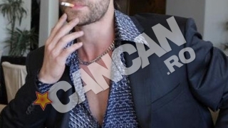 E fan Andra, dar si un excelent luptator MMA! Brad Pitt de Romania, "incoltit" de fane in Manhattan! Citeste senzationala poveste de viata a celei mai cunoscute sosii a actorului!