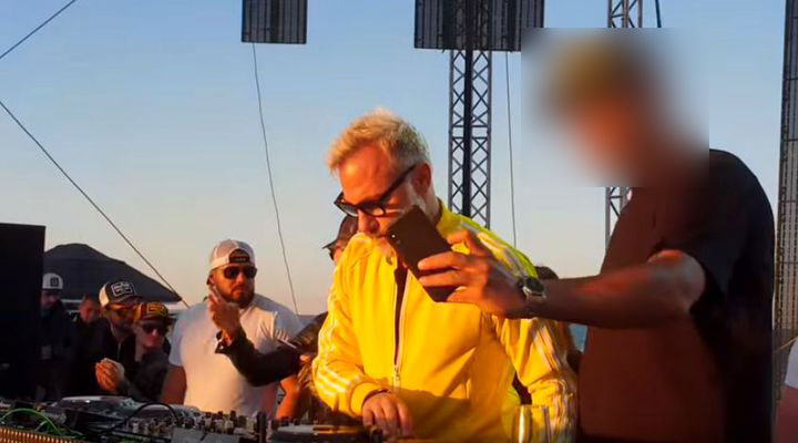Reacția lui Gianluca Vacchi atunci când un petrecăreț din Mamaia s-a urcat pe scenă lângă el!