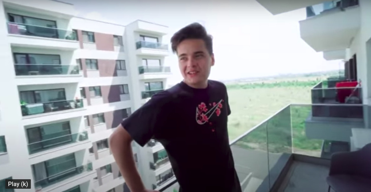 Selly și-a făcut praf bolidul de lux în drum spre București: „Am ajuns în municipiul Slatina și....”