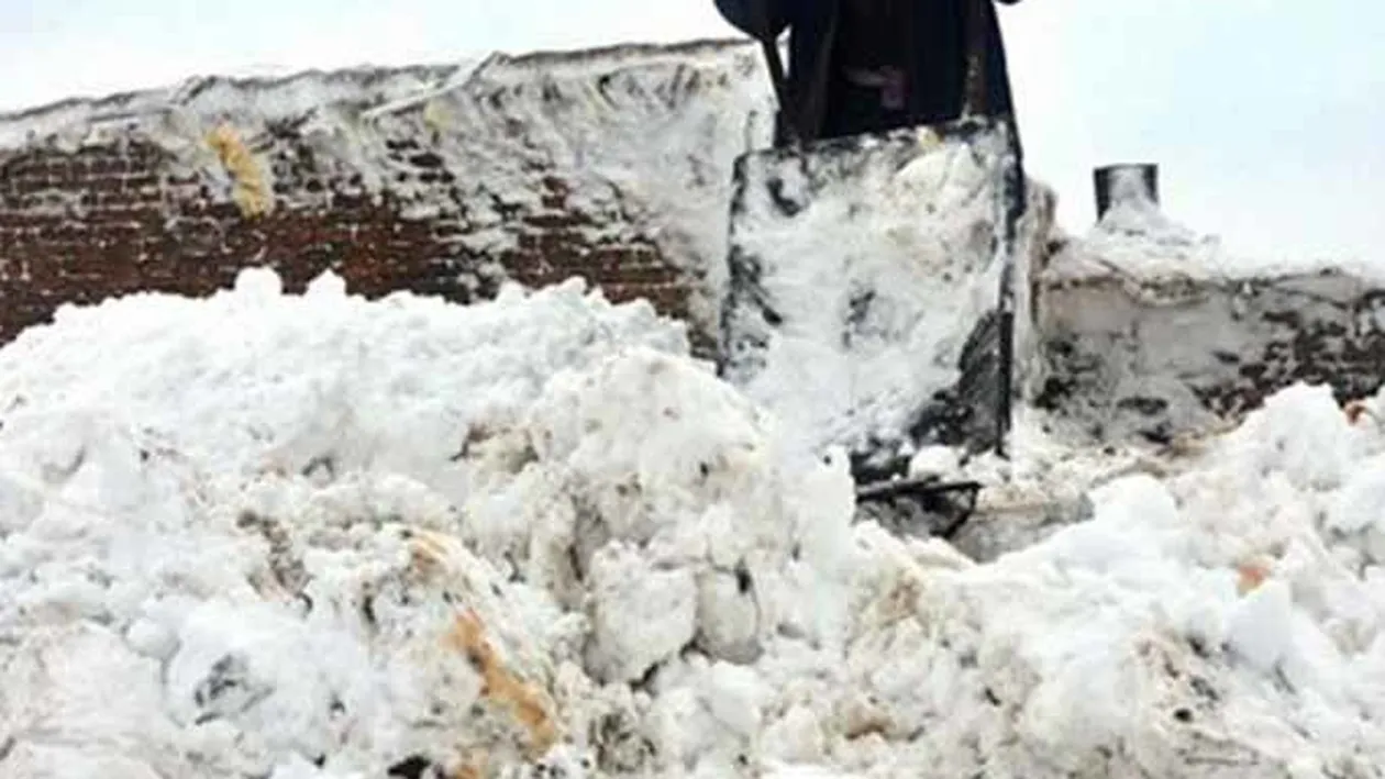 Tragedie mare! Cel puţin 26 de persoane au murit într-o furtună de zăpadă