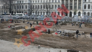 VIDEO Zeci de morminte si schelete umane, descoperite in Piata Universitatii!