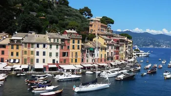 Amendă de 270 de euro pentru turiștii care fac poze în acest oraș din Italia. E una dintre destinațiile preferate de români