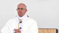 Gestul incredibil făcut de Papa Francisc, atunci când o poliţistă a căzut de pe cal