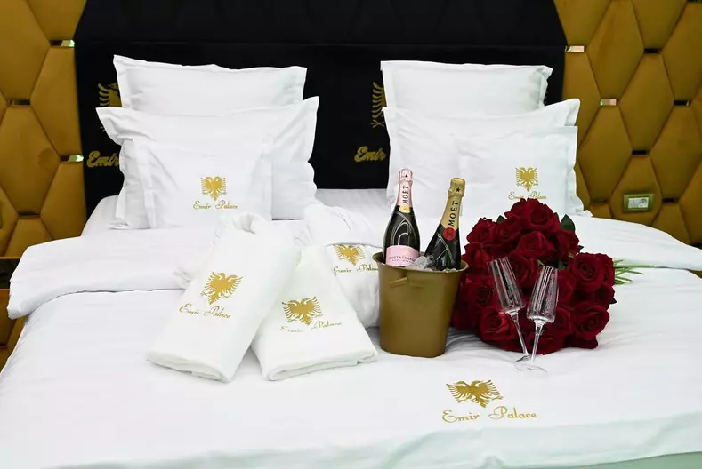 Cum arată vila lui Florin Salam, pe care a transformat-o in hotel. Doar liftul a costat 30.000 de euro