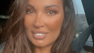 În ipostaza aceasta n-ai văzut-o până acum! Cum s-a fotografiat Nicoleta Luciu