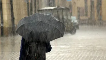 ANM anunță COD GALBEN de vânt la munte și în 12 județe, până joi seară! Rafalele pot depăși 120 km/h