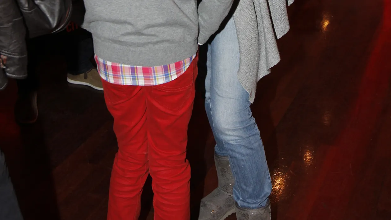 Febra jeansilor a cuprins vedetele autohtone. Andreea Marin, Elvira Deatcu sau Alina Chivulescu ii poarta la mondenitati!