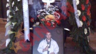 Inmormantat langa bunicul sau