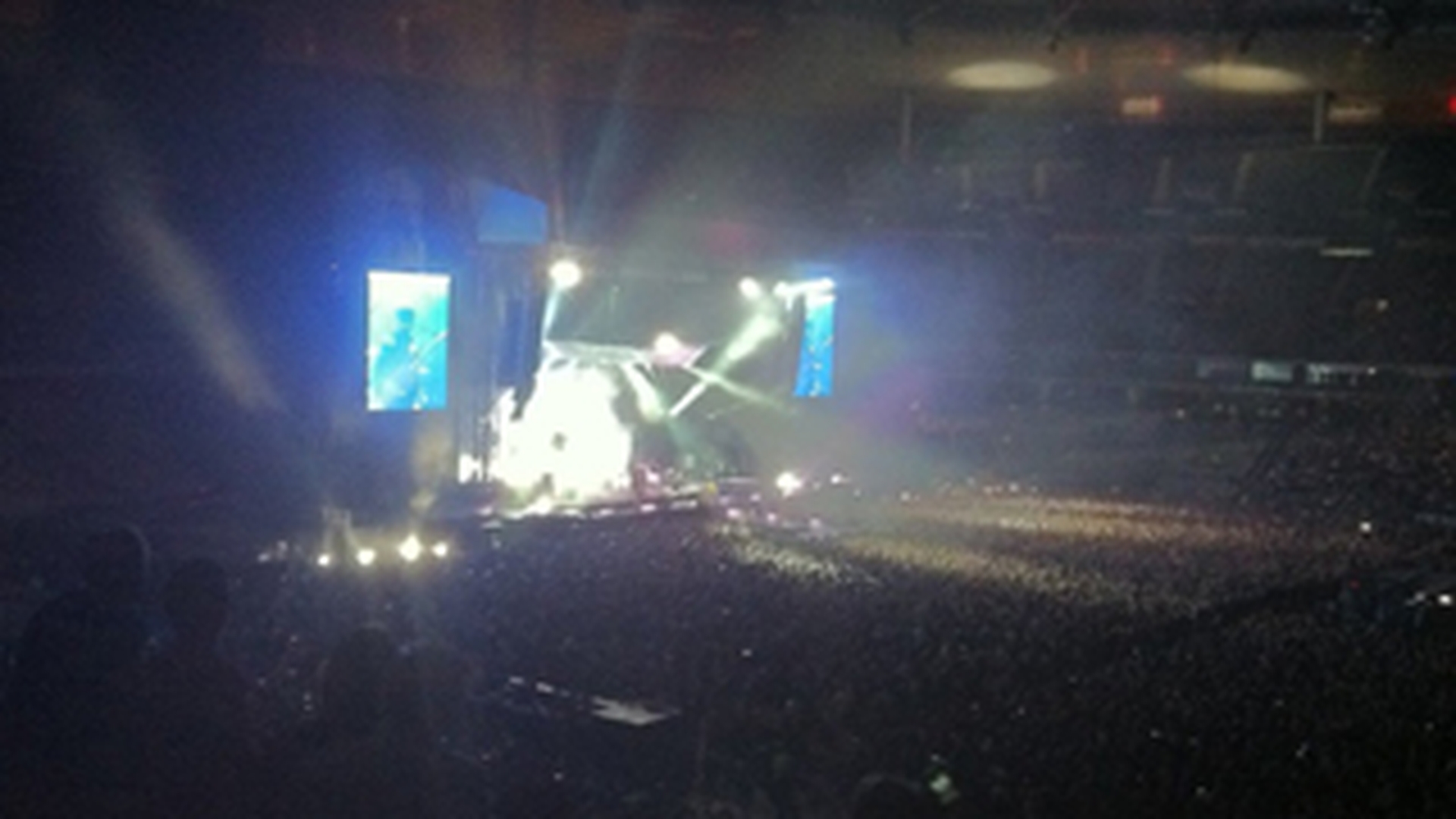 Uite cat s-a distrat Andreea Balan la Paris! A fost si la concert la Prince!