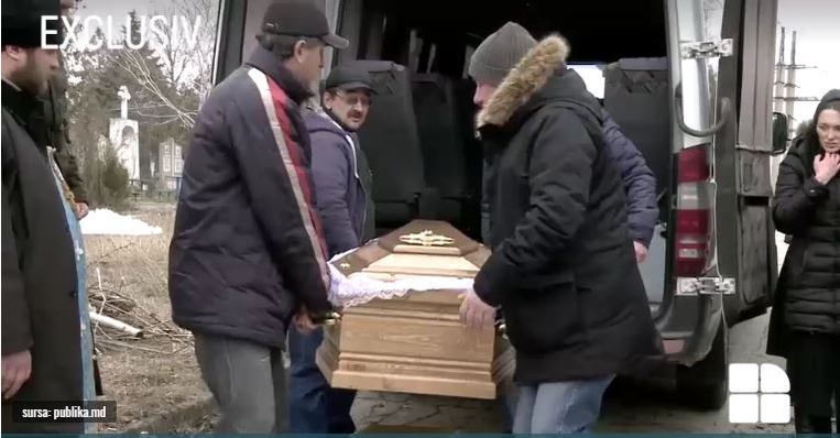 Scene zguduitoare la înmormântarea actriței ucise de soț: ”Doamne, ia-mă pe mine!”
