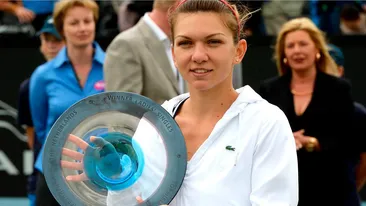 Imagini in premiera! Simona Halep, intr-o rochie minuscula si pe tocuri de 15 cm, face spectacol la o nunta de machedoni!