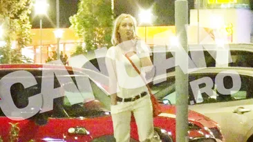 Aventurile unei blonde la volan! Ce a putut sa pateasca Xonia incercand sa scoata masina din parcare