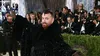 Sam Smith naște controverse din nou la Met Gala 2026. Ținuta artistului a ridicat din nou sprâncene în mediul online