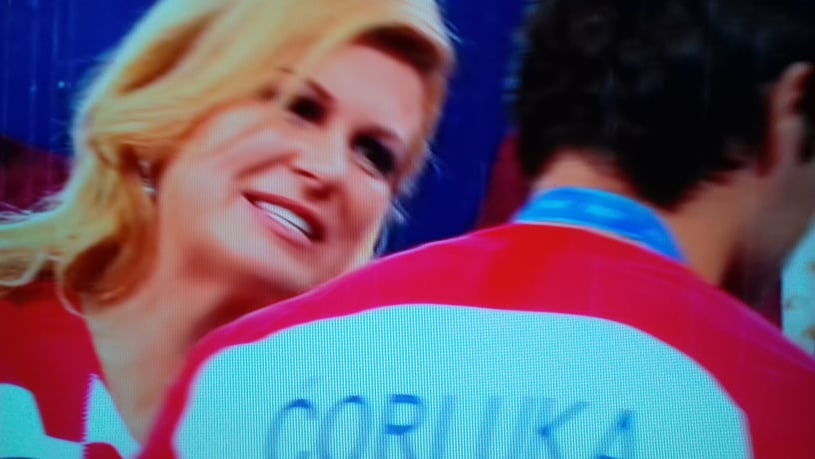 Franța e campioana mondială! Imagini emoționante cu învinșii, croații, consolați de șefa țării, Kolinda Grabar-Kitarović! Putin și Macron i-au îmbrățișat și ei