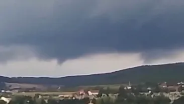 România, lovită de fenomene METEO extreme! Norii pâlnie se formează în perioade cu instabilitate atmosferică