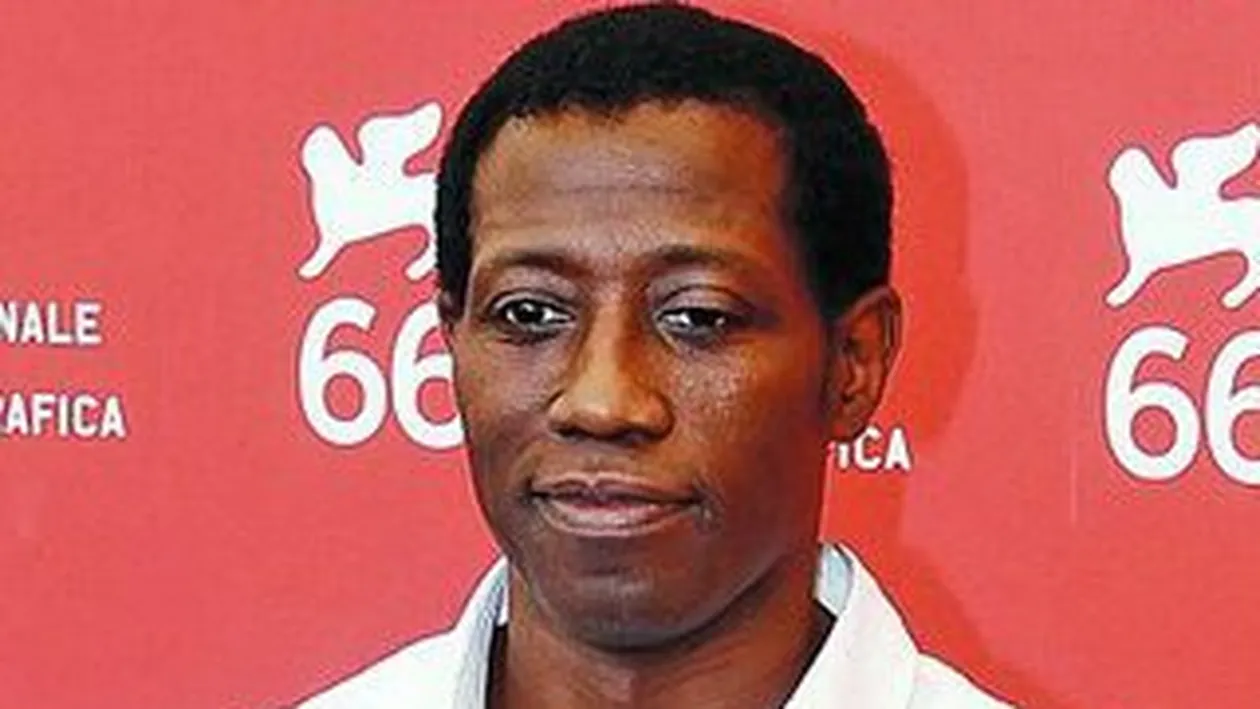 Sta trei ani la puscarie