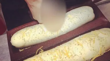 A fost dat afară in secunda 2! Gestul scârbos pe care l-a făcut un bucătar, in timp ce pregătea un sandvici. Imaginile sunt pe net