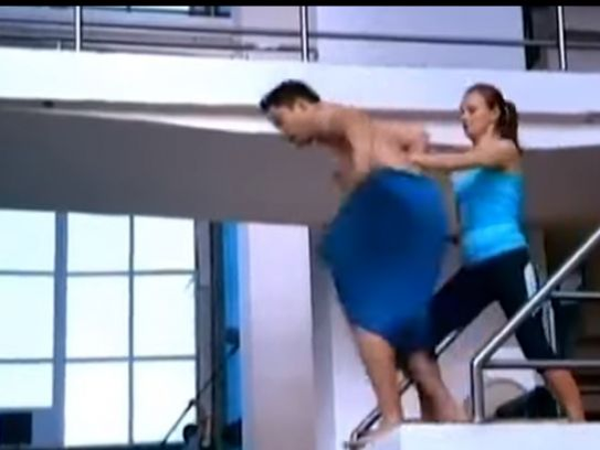 Jean de la Craiova, moment stânjenitor la ”Splash! Vedete la apă”! Cântărețul a rămas gol în piscină