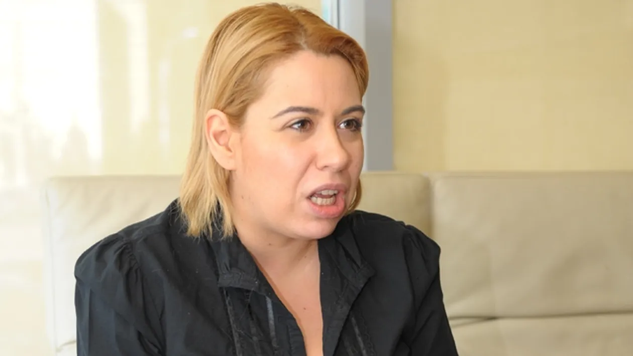 Oanei Roman îi plac bancurile făcute pe seama ei! Vezi care sunt preferatele sale! Tu ştii vreun banc cu vedeta?