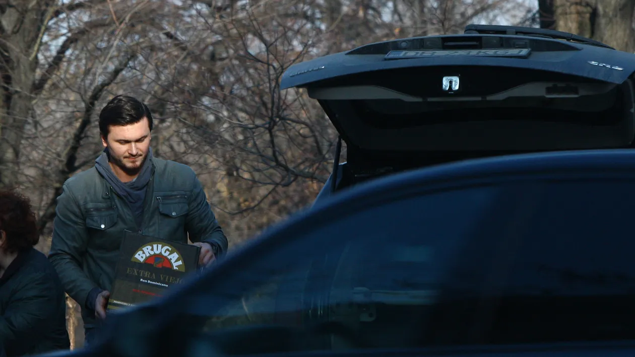 Iulian Stamate are nevoie de furnizori pentru a-si satisface viciile. Are intalniri discrete si piteste marfa in portbagaj!