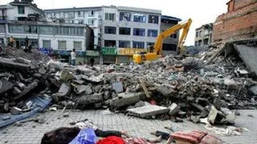 China decreteaza zi de doliu national, in memoria victimelor seismului produs saptamana trecuta