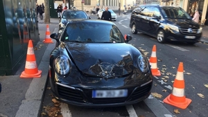 Un Porsche în valoare de 150.000 de euro a fost detonat în „inima“ Paris dintr-un motiv incredibil. Super-maşina aparţinea unui tânăr de 25 de ani