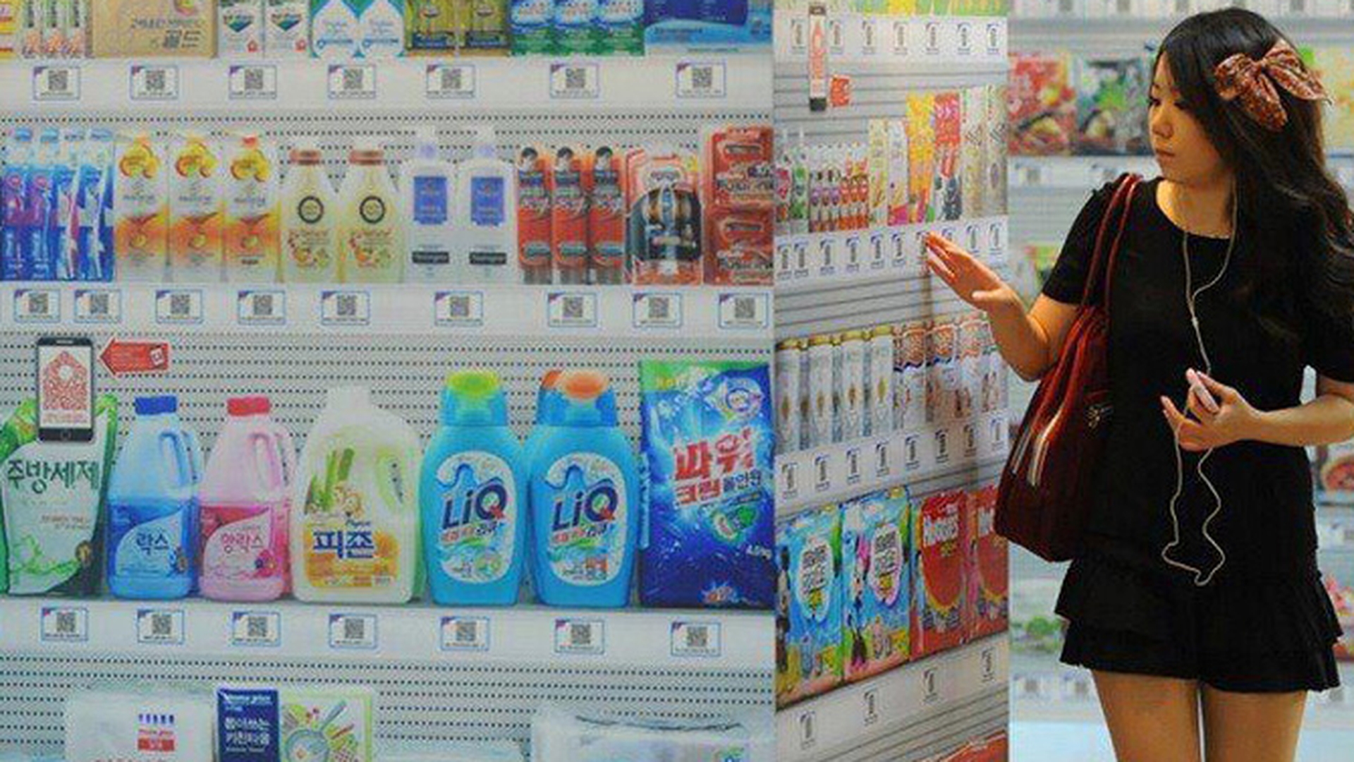 Fara plase si fara rafturi! Acesta e primul supermarket virtual, deschis de curand in Coreea!