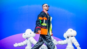 J Balvin se recuperează după COVID-19. Mesajul artistului: Nu e o glumă. Virusul chiar există