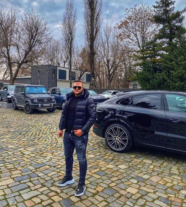 Cum s-a pozat Marcela Fota cu iubitul tinerel. Cine este şi cu ce se ocupă, de fapt, milionarul de 23 de ani