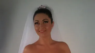 Soc pentru fanii ei! Gabriela Cristea, in rochie de mireasa la metrou, la piata si la mall!