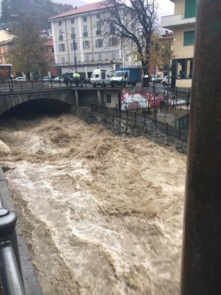 Situaţie critică în Italia! Inundaţiile au făcut prăpăd :”E mai rău decât în ’94. Ne este foarte frică’’