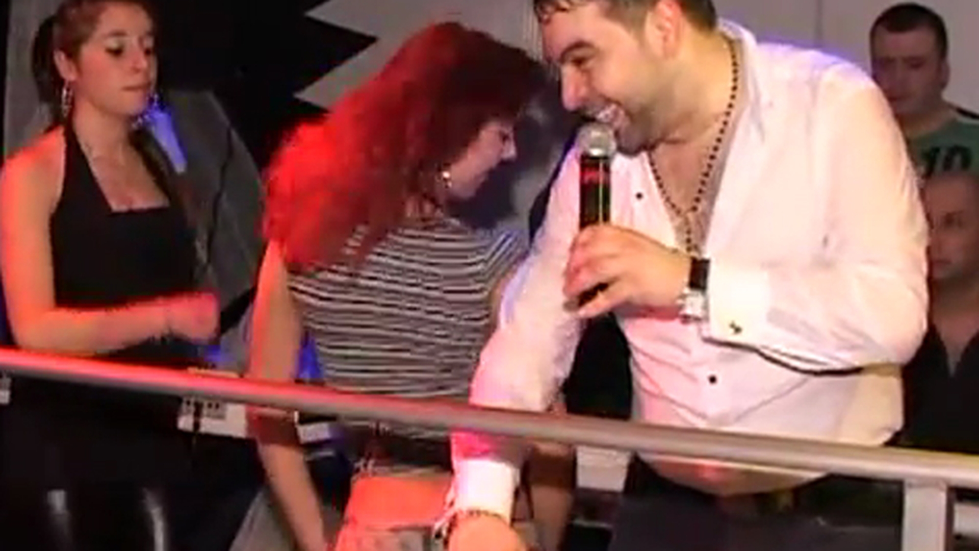 VIDEO Salam, bagat in boala de o roscata cu sani beton si fund apetisant! S-a frecat de el de l-a zapacit