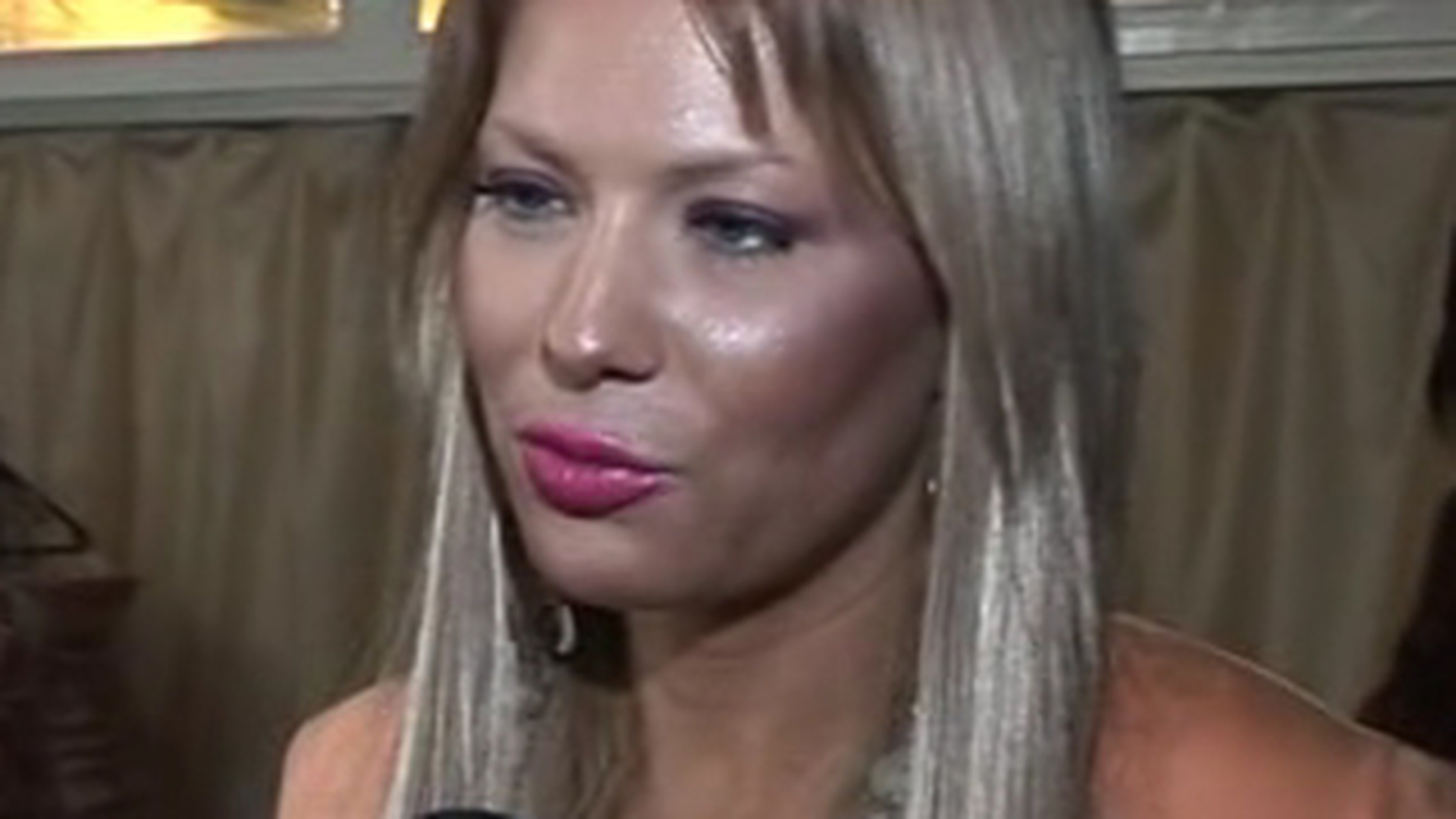 VIDEO Simona Sensual: "De multe ori ies nemachiata si neglijenta din casa pentru ca imi este lene"