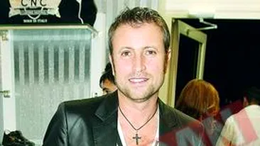 Ea va canta pe Broadway, el va prezenta o colectie