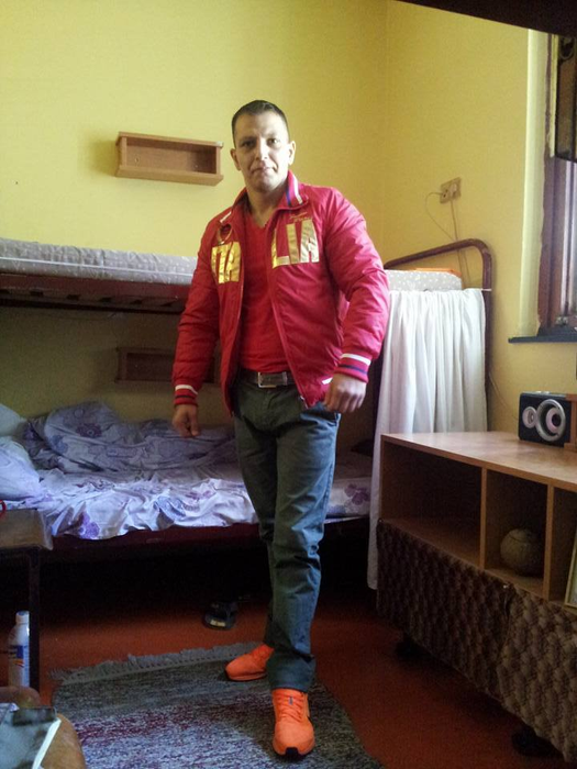 Mascaţii vor înnebuni când or să vadă ce-a facut acest deţinut sub nasul lor. Beni, live pe FB din puşcărie pe ritmuri de manele!